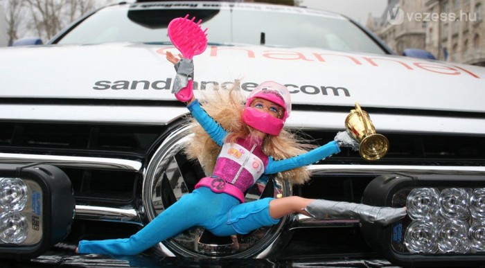 Barbiet megkapta egy helyi kislány