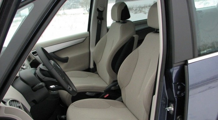 Az ülések kényelmesek, még tartanak is