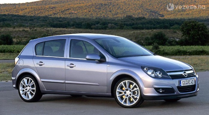 Itthon stabilan vezetett az Astra