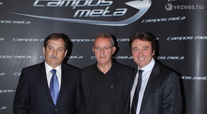 Carabante (b.) veszi át a csapatot Campostól (j.)