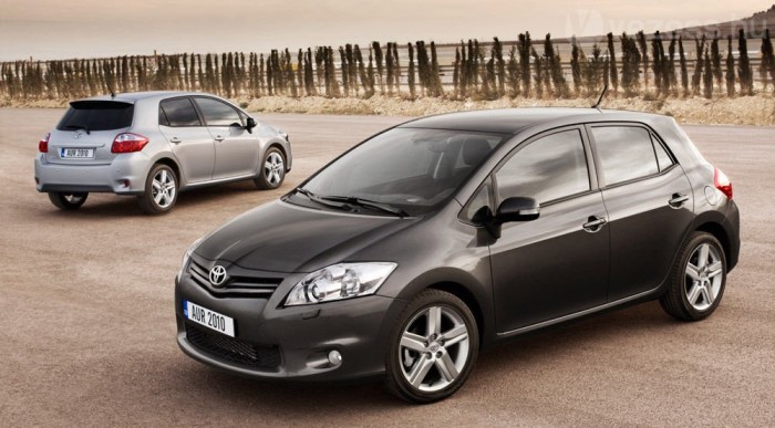 Kés alatt a Toyota Auris is 7