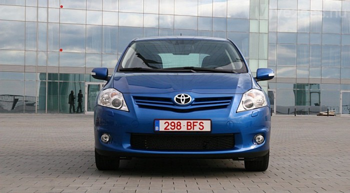 Kemény konkurensei vannak