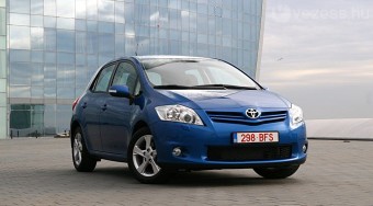 Kés alatt a Toyota Auris is