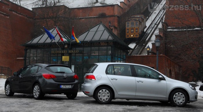 Az Astra 115, a Golf 105 lóerős, de utóbbi turbós