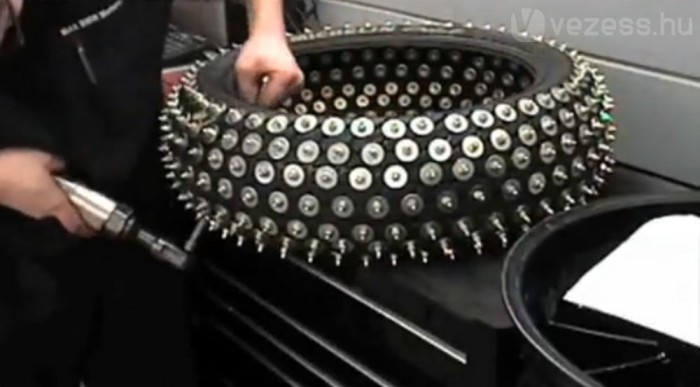 Motorozás jégen: csak szögek kérdése