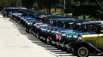 Soha ennyi Ford egy helyen