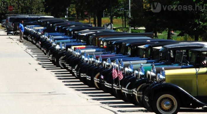 Soha ennyi Ford egy helyen