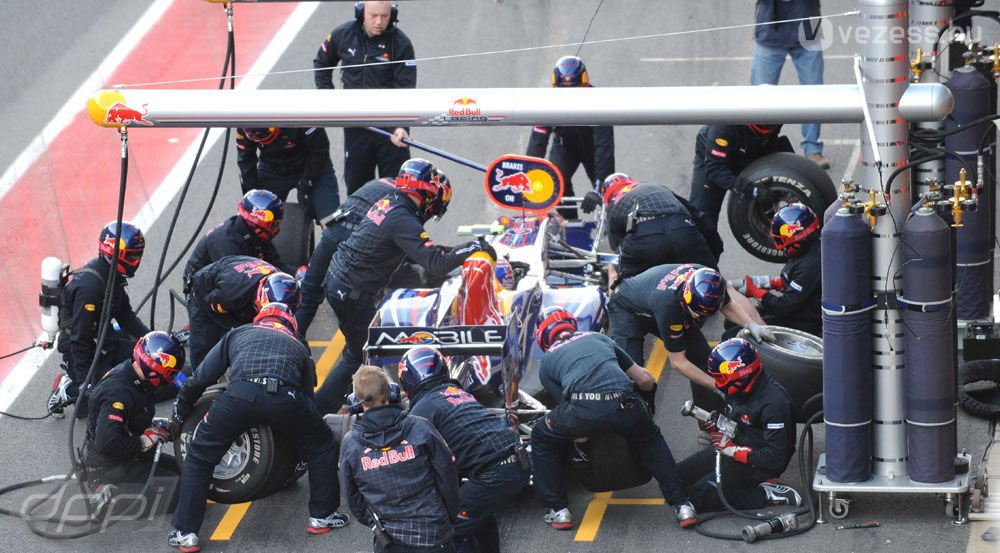 F1: A Red Bull szárnyal, a Virgin összetört 9