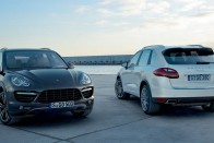 Hibrid hajtással jött az új Porsche Cayenne 19