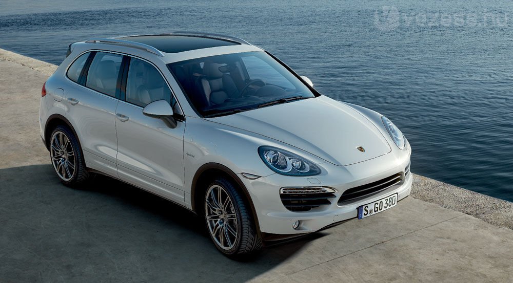 Hibrid hajtással jött az új Porsche Cayenne 5