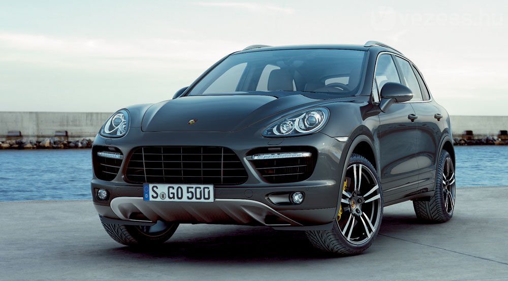 Hibrid hajtással jött az új Porsche Cayenne 7