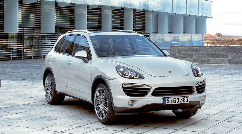 Hibrid hajtással jött az új Porsche Cayenne 9