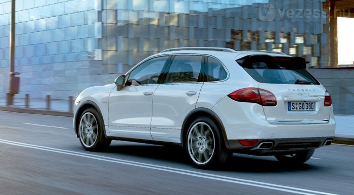 Hibrid hajtással jött az új Porsche Cayenne 7