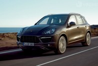 Hibrid hajtással jött az új Porsche Cayenne 29