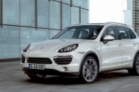 Hibrid hajtással jött az új Porsche Cayenne 30