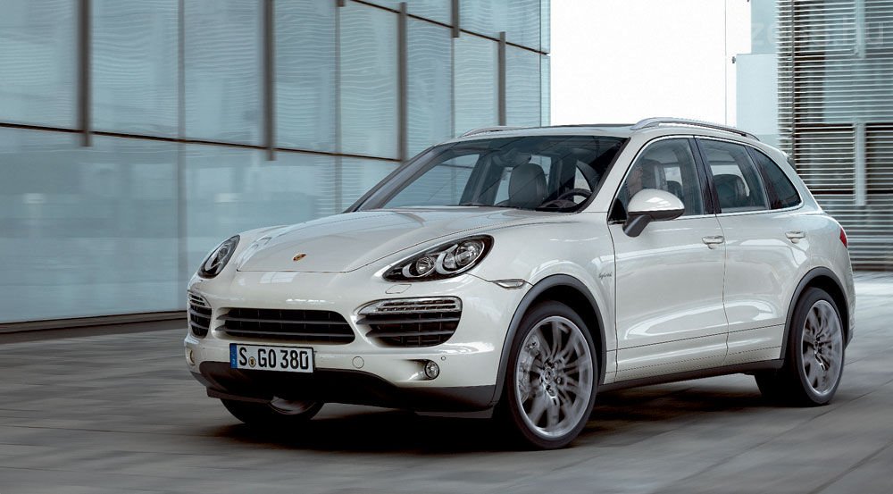 Hibrid hajtással jött az új Porsche Cayenne 15