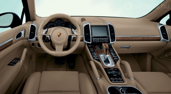 Hibrid hajtással jött az új Porsche Cayenne 6