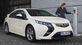 Lábon megy a villany Opel Genfbe