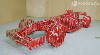 Cipősdobozokból készült F1-es autó - videó