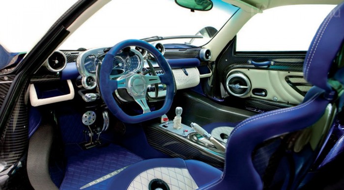 Nemzeti érzés 670 lóerős sportkocsiban 7