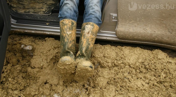 Gumicsizma és bőrkárpit: Land Cruiser 11