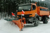 50 gép tisztítja a hótól a fővárosi utakat 2