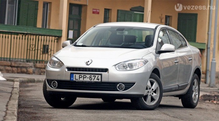 Az új luxus-Dacia: Renault Fluence 7 | Vezess Ez lenne a Megane négyajtós változata, de méretben ez azért jóval több