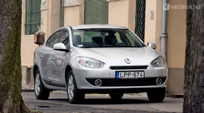 Az új luxus-Dacia: Renault Fluence 10 | Vezess Jean, vigyen a reptérre!