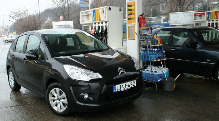 7,4 liter fogyott, elég sok várossal