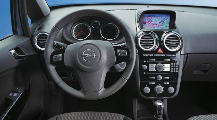 Fűthető kormány, színes navi a fullosban