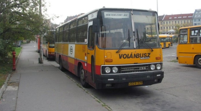 Mától kötelező az ingyenes vonat- és buszjegy