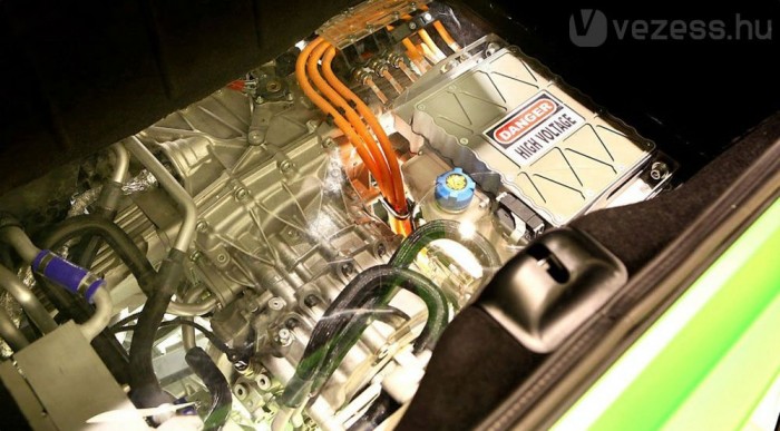 Világvége? – Itt a hibrid Ferrari 7