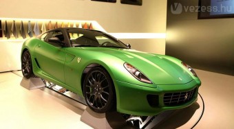 Így működik a hibrid Ferrari - videó