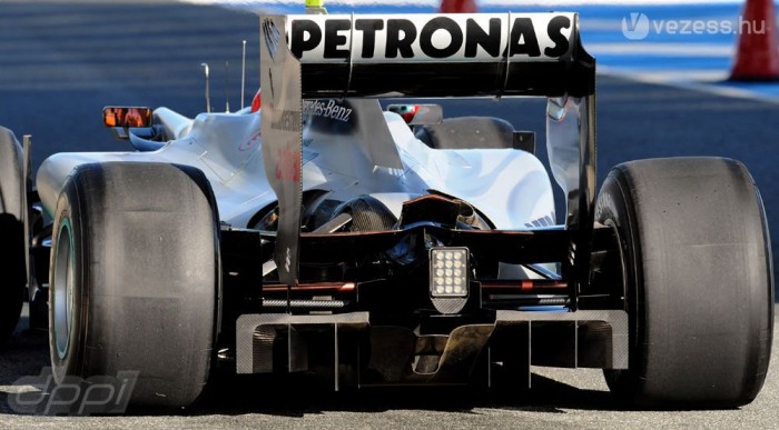 F1: Csodafegyverrel készül a Mercedes GP?