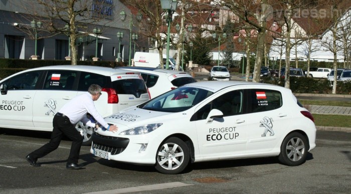 3,7 literrel megy a legjobb magyar 7 | Vezess A parkolóban érdemes tolni az autót