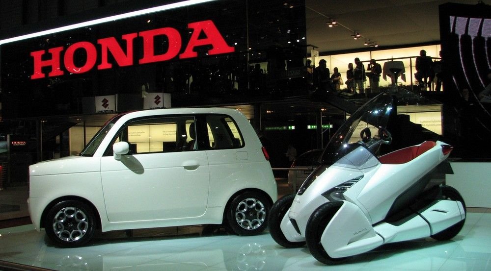 Előtérben az elektromos 3R-C