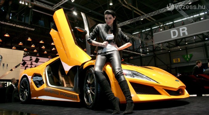 Csajok a Genfi Autószalonról 6 | Vezess Hosztes-mustra. Topmodellektől a joghurtkóstoltatókig.