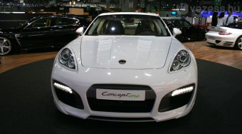 Vevőre vár a 650 lóerős családi autó