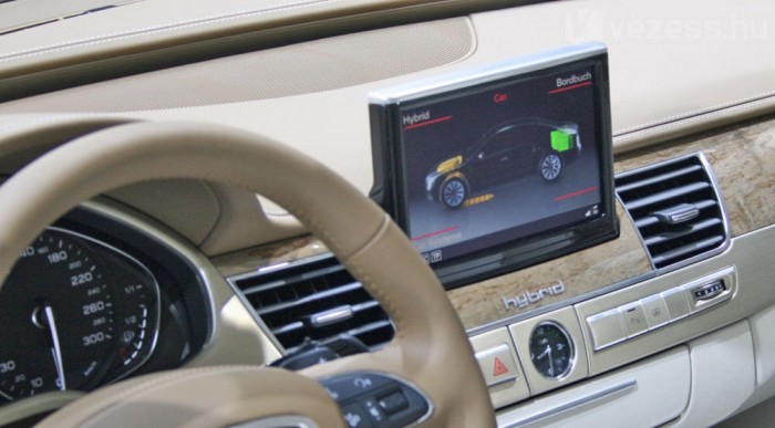 Hibrid variáns a luxus Audiból 6