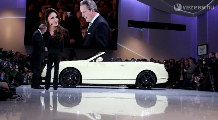 Itt a leggyorsabb Bentley kabrió 1