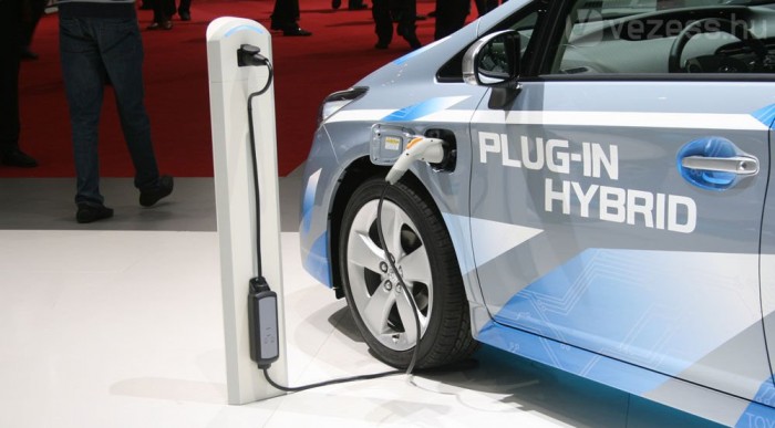 Mezei 230-as csatlakozóról tölthető