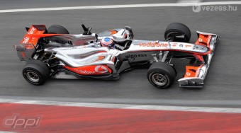 F1: A McLaren biztonsági csomaggal készül Bahreinre