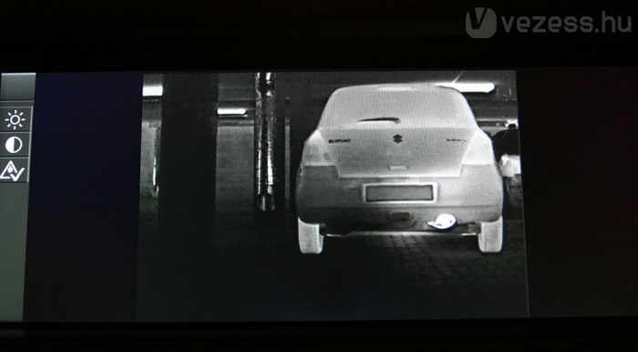Kishetes: Teszten az új Ötös BMW 8 | Vezess Az éjjellátó képén látszik, ki hol hordja a kipufogóját
