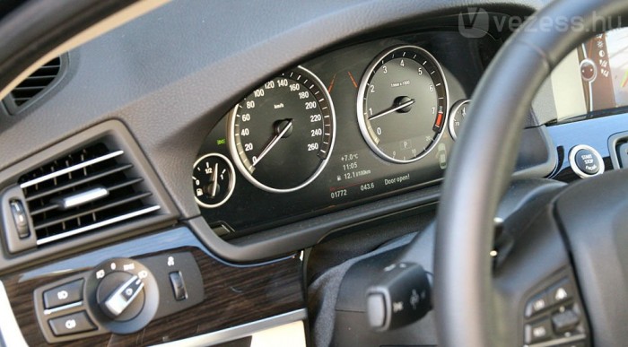 Kishetes: Teszten az új Ötös BMW 9 | Vezess Klasszikus német elrendezés