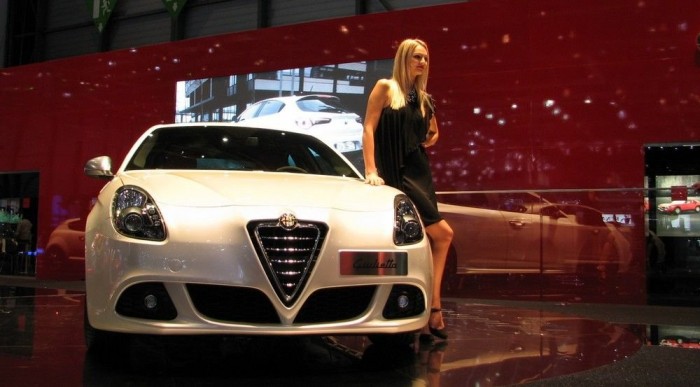 Mit láttunk Genfben az Alfa-Romeótól? 6 | Vezess Kompakt Alfa lyánnyal
