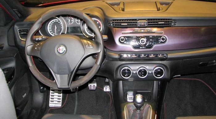 Mit láttunk Genfben az Alfa-Romeótól? 9 | Vezess A 147-es őrjítőbb volt