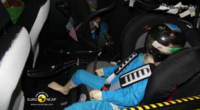 A hároméves feje többet mozdult a kelleténél