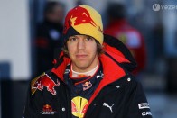 Italosdoboz a fejen, női név az autónak - Vettel szeret bolondozni