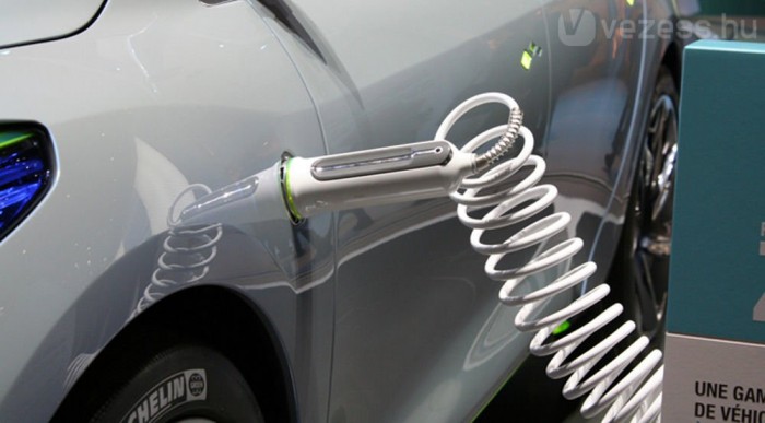 Tankolni olcsó, megvenni nehéz az elektromos autókat 