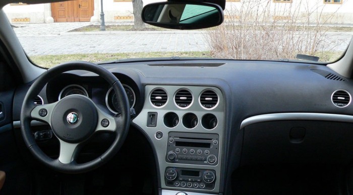 Igényes, jól összerakott a belső